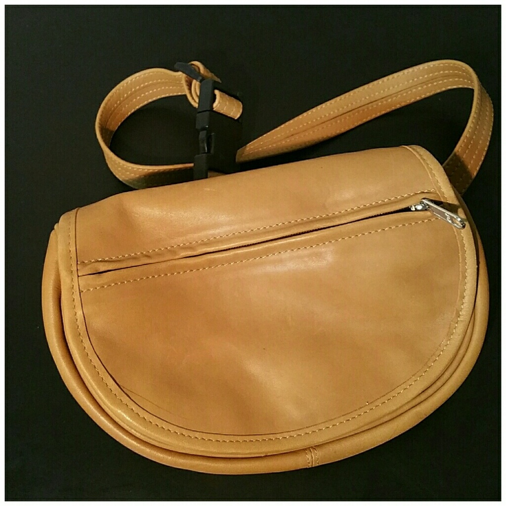 Carmel leather fanny pack. Exc. Cond.